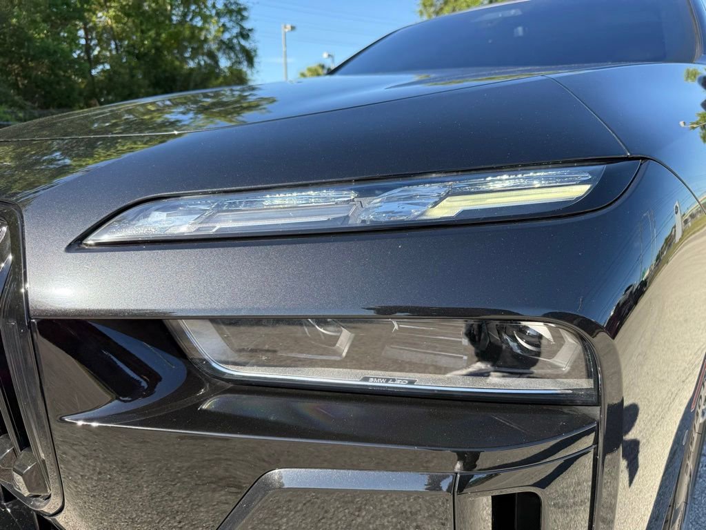 Used 2023 BMW 760i xDrive w/ Executive Package image 4