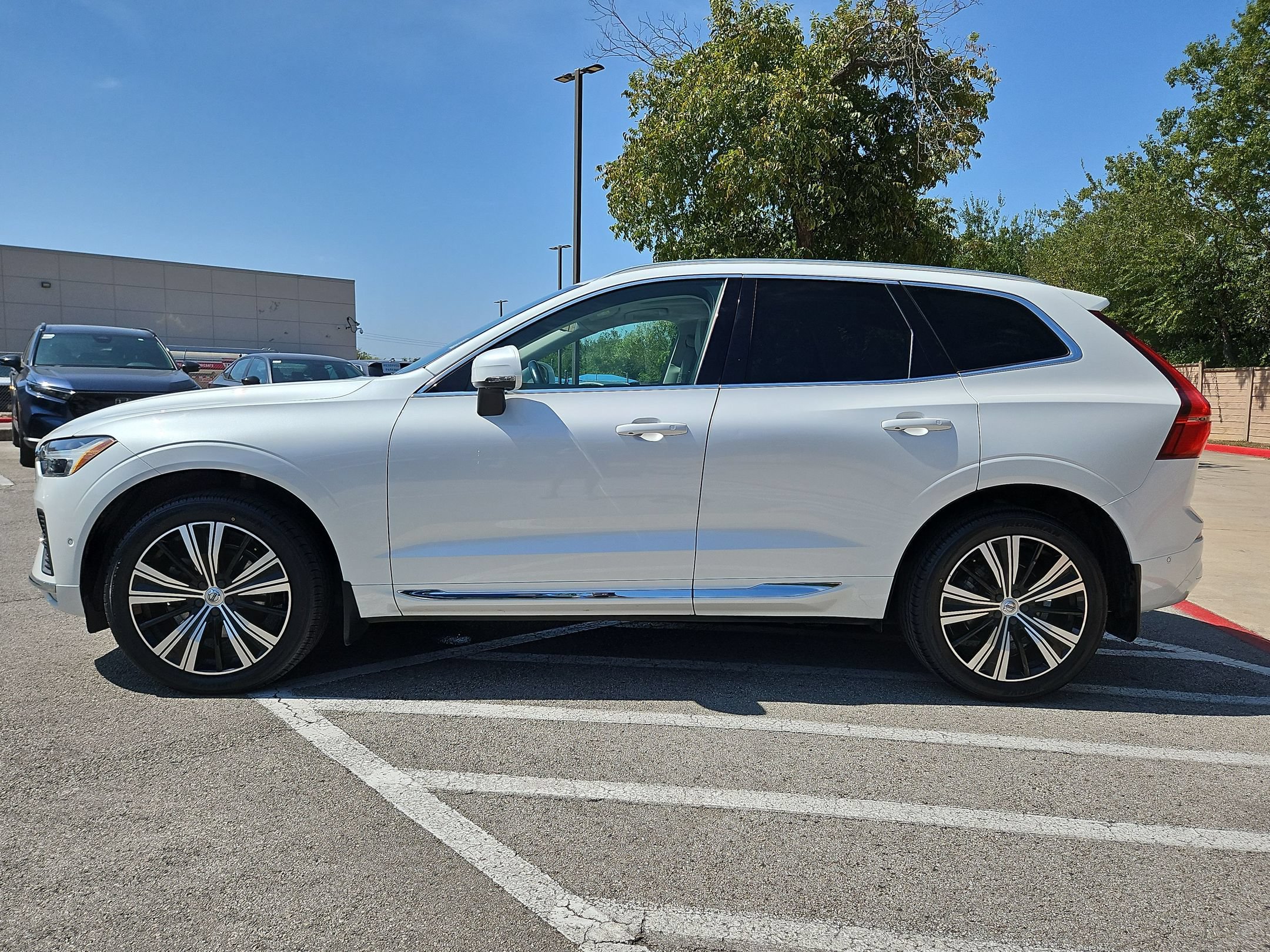 Used 2022 Volvo XC60 B5 Inscription w/ Advanced Package FWD image 6