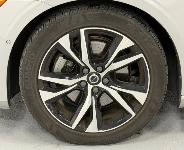 Used 2023 Volvo S60 B5 Plus image 8