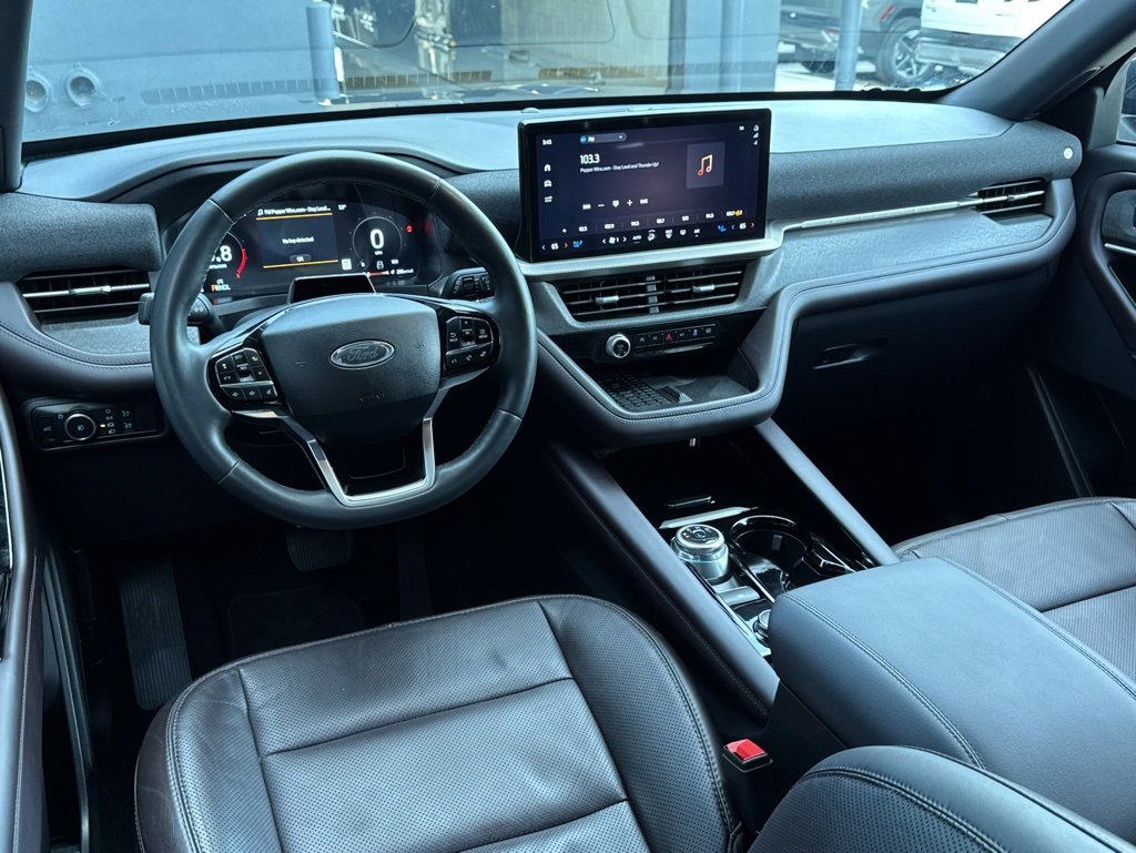 Used 2025 Ford Explorer Platinum w/ LUX Leather Package image 2