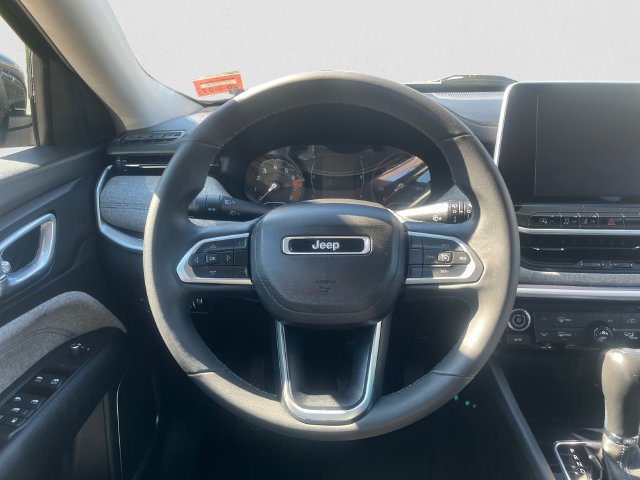 Used 2022 Jeep Compass Latitude AWD/4WD image 12