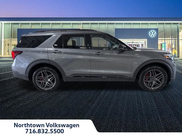 Used 2025 Ford Explorer ST-Line w/ Premium Package image 2