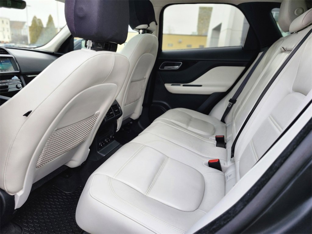 Used 2019 Jaguar F-PACE Prestige image 16