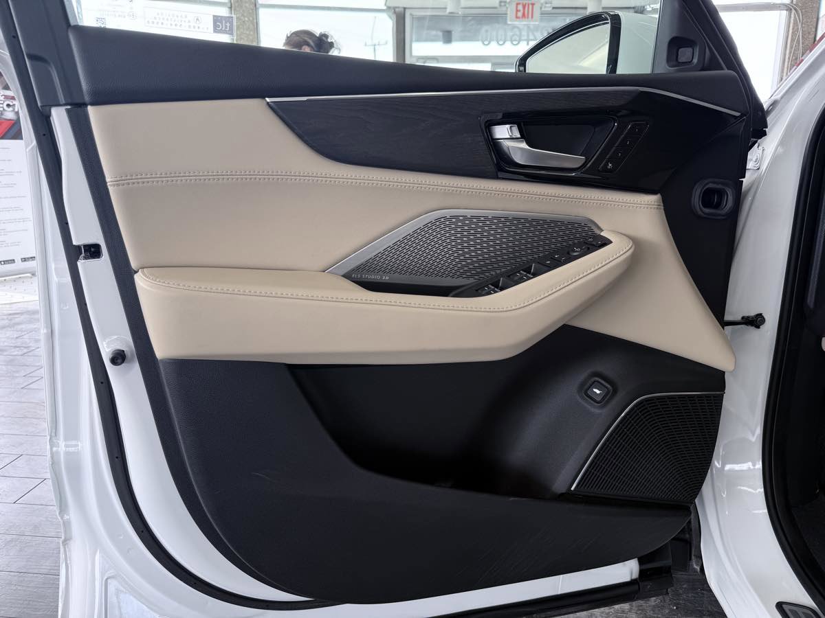 Used 2023 Acura MDX SH-AWD w/ Advance Package image 27