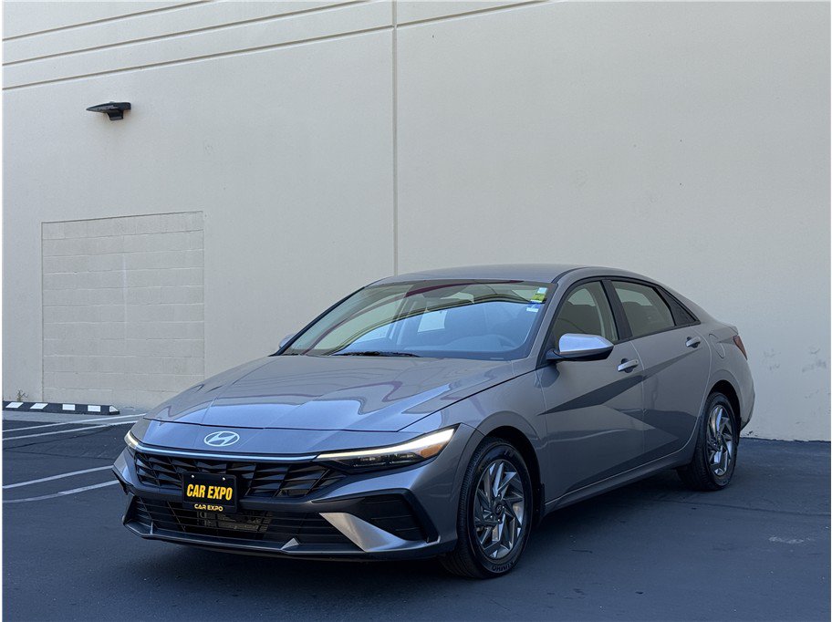 Used 2024 Hyundai Elantra Blue FWD image 1