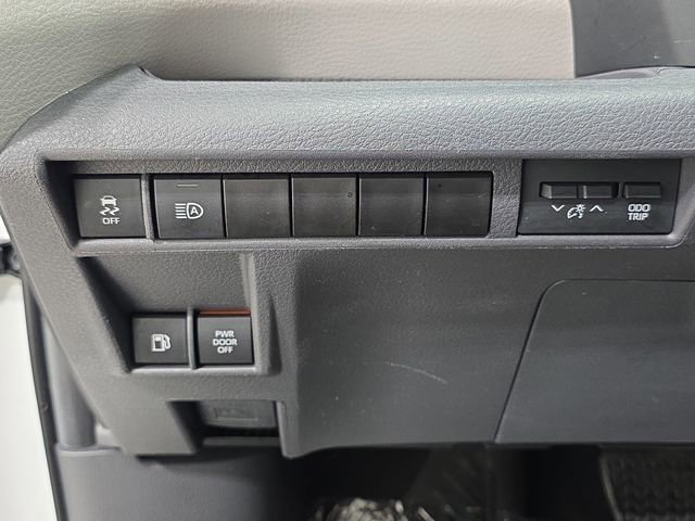 Used 2024 Toyota Sienna XLE FWD image 23