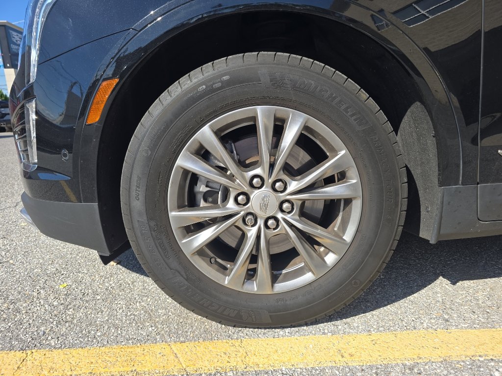 Used 2023 Cadillac XT5 Premium Luxury w/ Technology Package AWD/4WD image 6