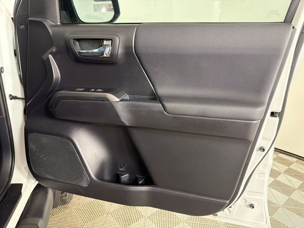 Used 2020 Toyota Tacoma TRD Off-Road w/ Technology Package image 14