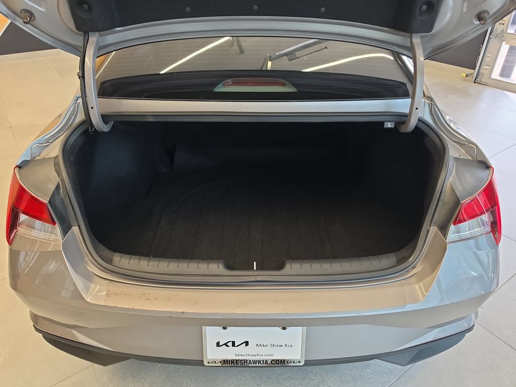 Used 2022 Hyundai Elantra SEL FWD image 28