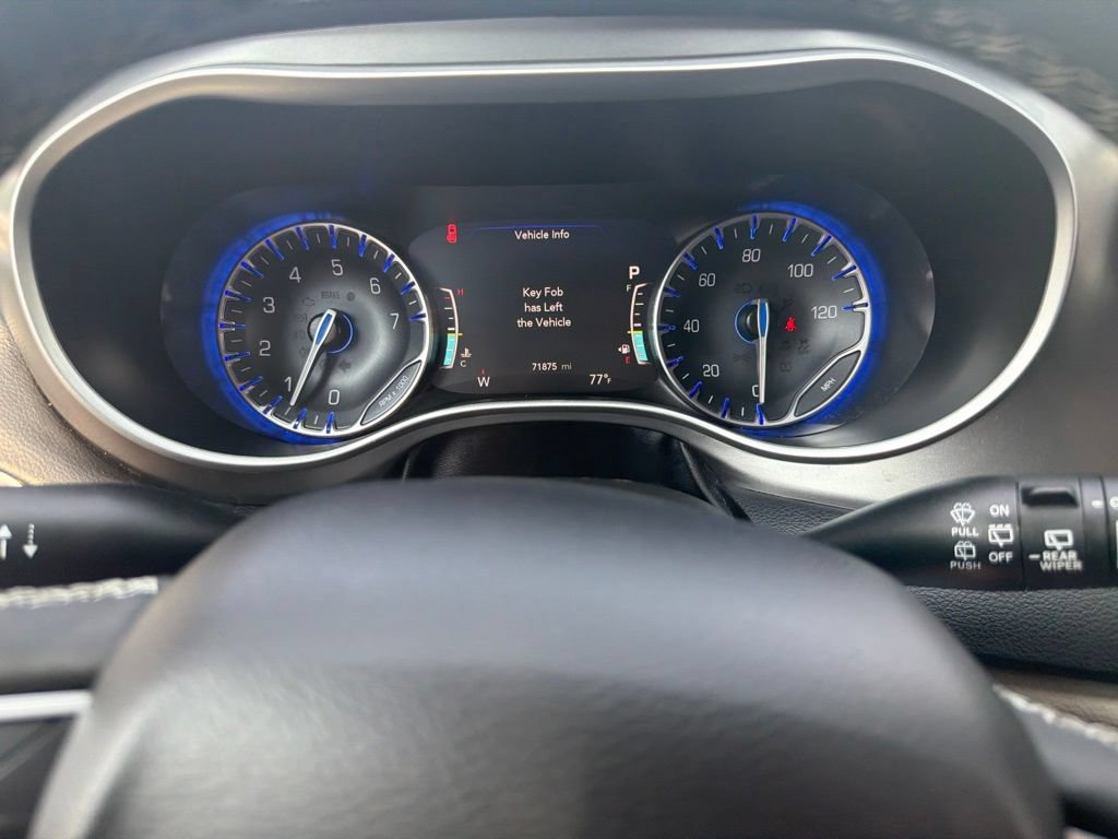 Used 2023 Chrysler Pacifica Touring-L FWD image 15