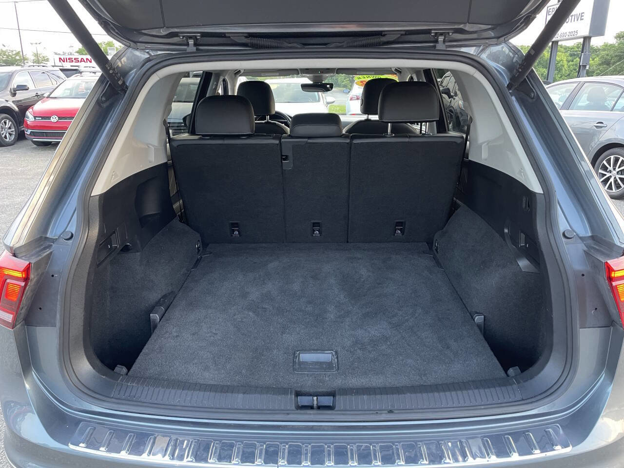 Used 2022 Volkswagen Tiguan SE AWD/4WD image 16