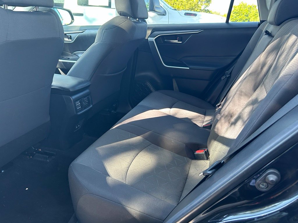 Used 2021 Toyota RAV4 XLE w/ Convenience Package FWD image 40