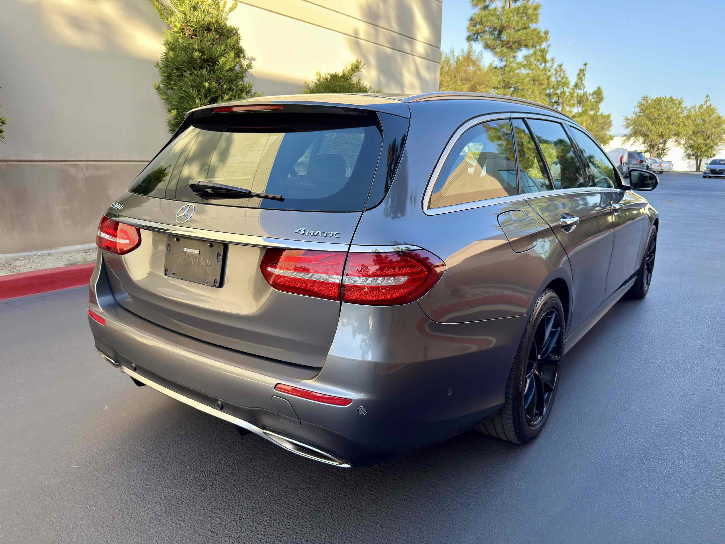 Used 2017 Mercedes-Benz E 400 4MATIC Wagon image 12