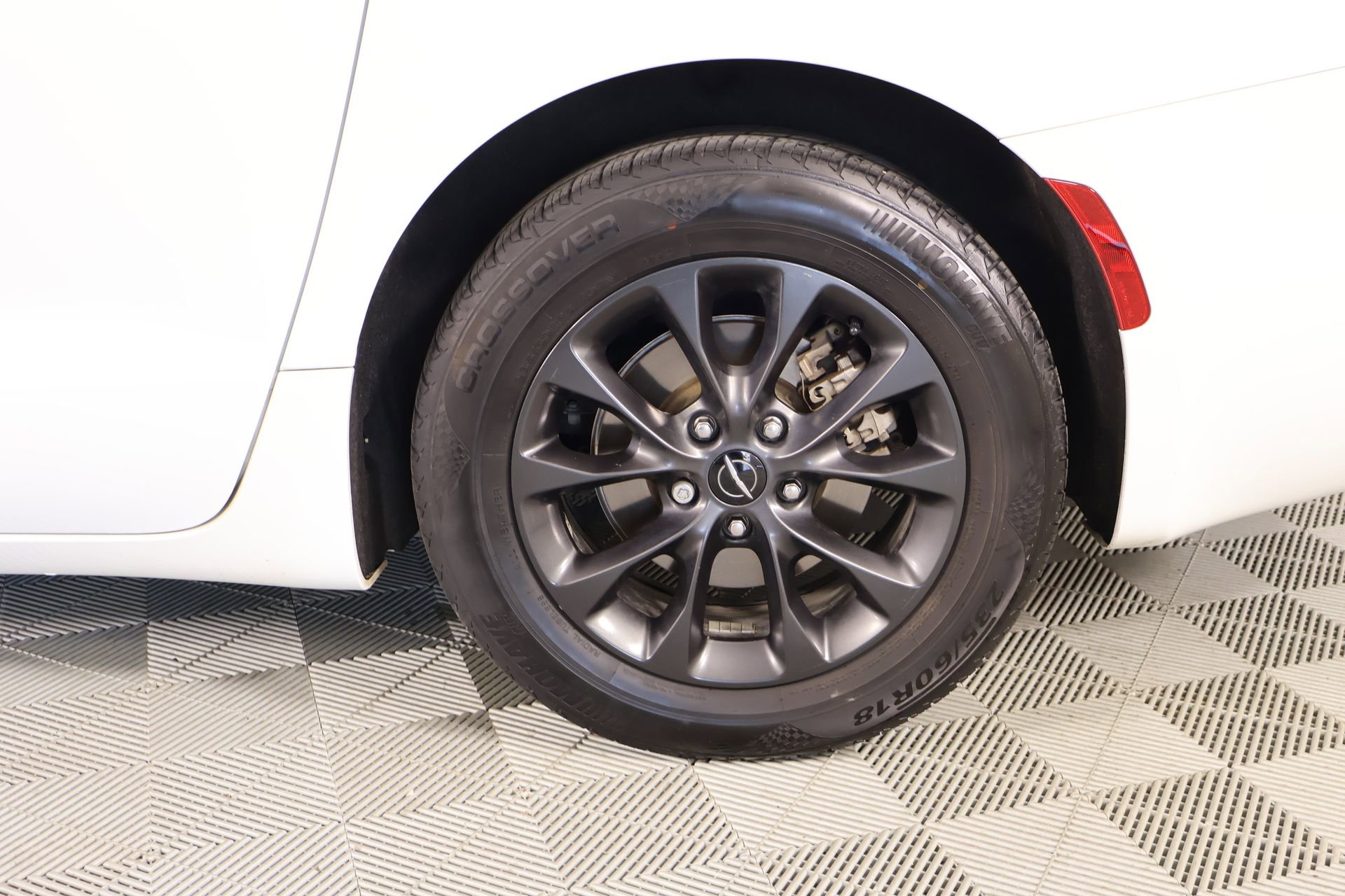 Used 2021 Chrysler Pacifica Touring w/ S Appearance Package image 19