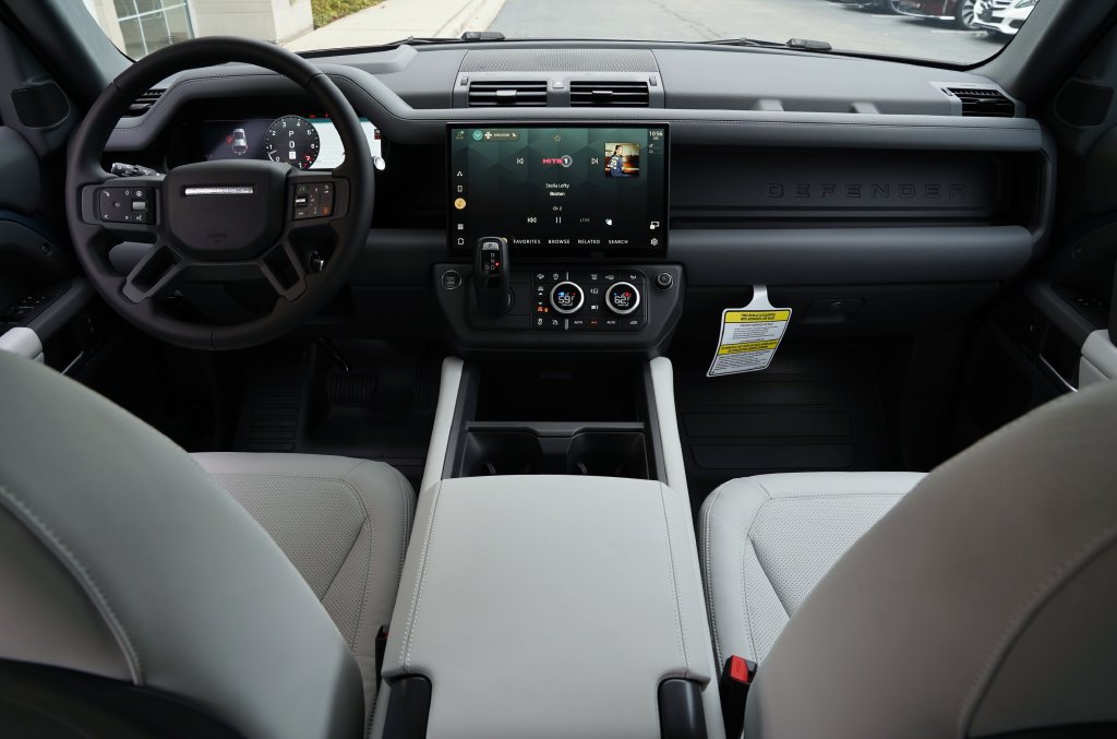New 2026 Land Rover Defender 110 X-Dynamic SE AWD/4WD image 9