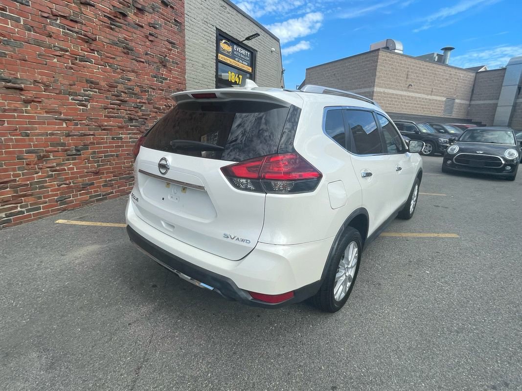 Used 2017 Nissan Rogue SV w/ SV Premium Package image 3