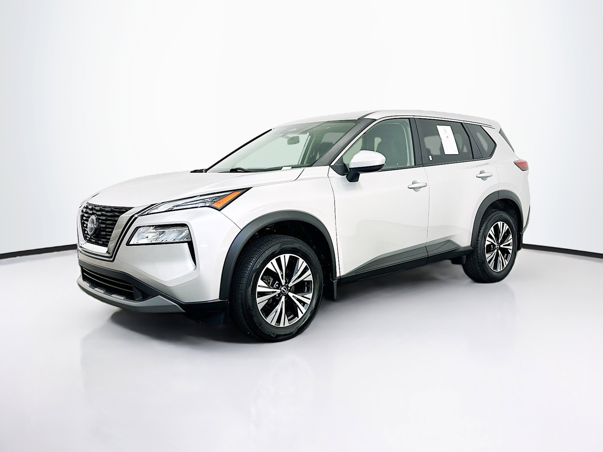 Used 2023 Nissan Rogue SV image 3