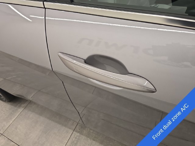 Used 2025 Hyundai Elantra Limited FWD image 8