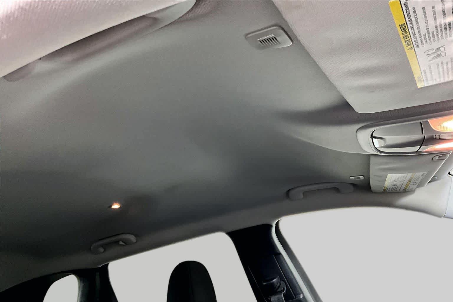 Used 2019 Jeep Cherokee Latitude w/ Popular Appearance Group FWD image 13