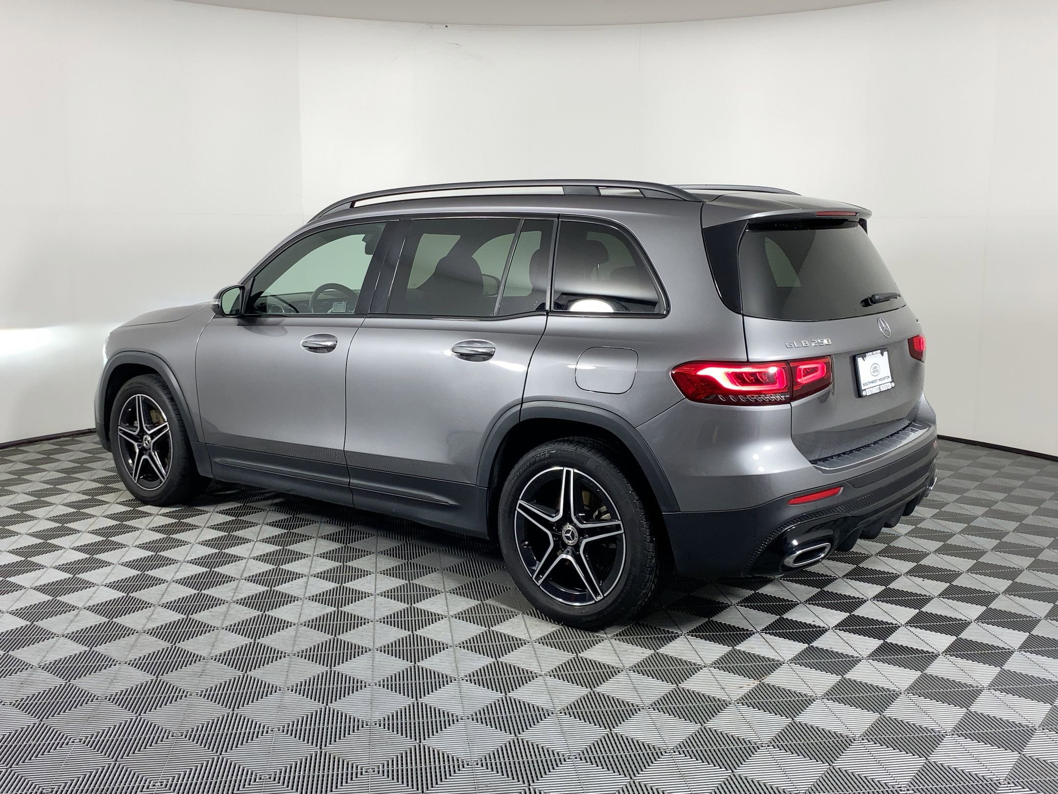 Used 2022 Mercedes-Benz GLB 250 4MATIC image 3