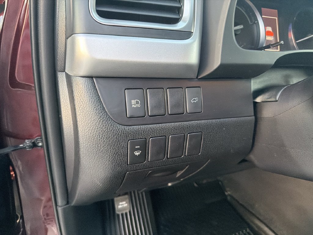 Used 2019 Toyota Highlander XLE AWD/4WD image 11