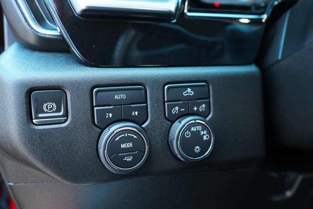 Used 2023 Chevrolet Silverado 1500 LT AWD/4WD image 30