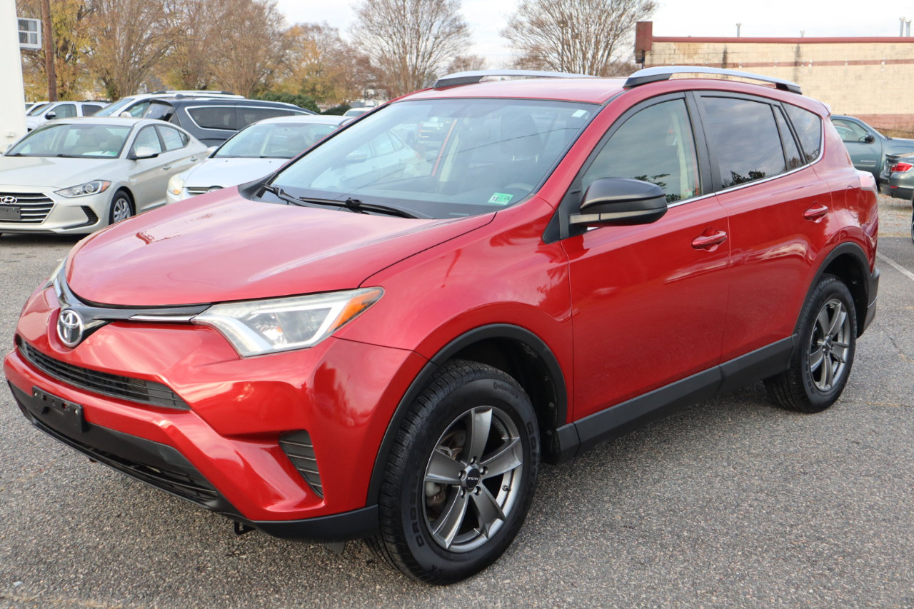 Used 2016 Toyota RAV4 LE image 2