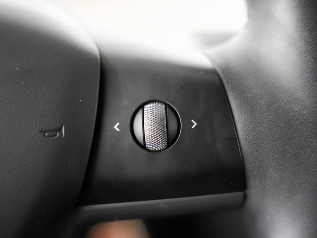 Used 2024 Tesla Model Y Long Range AWD/4WD image 16