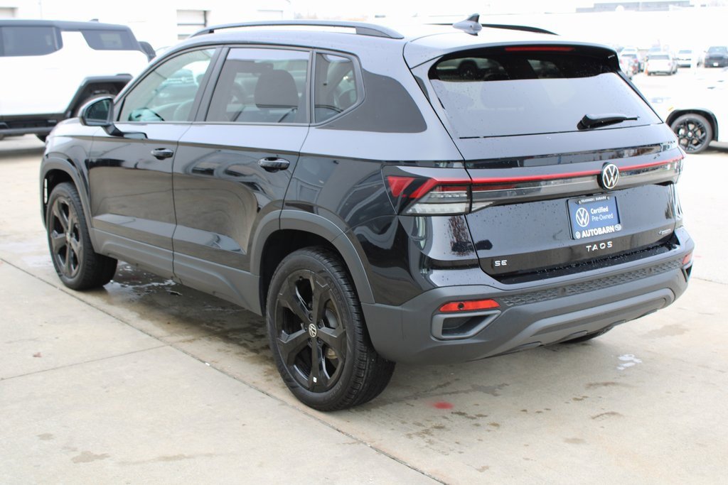 Certified 2025 Volkswagen Taos SE image 4