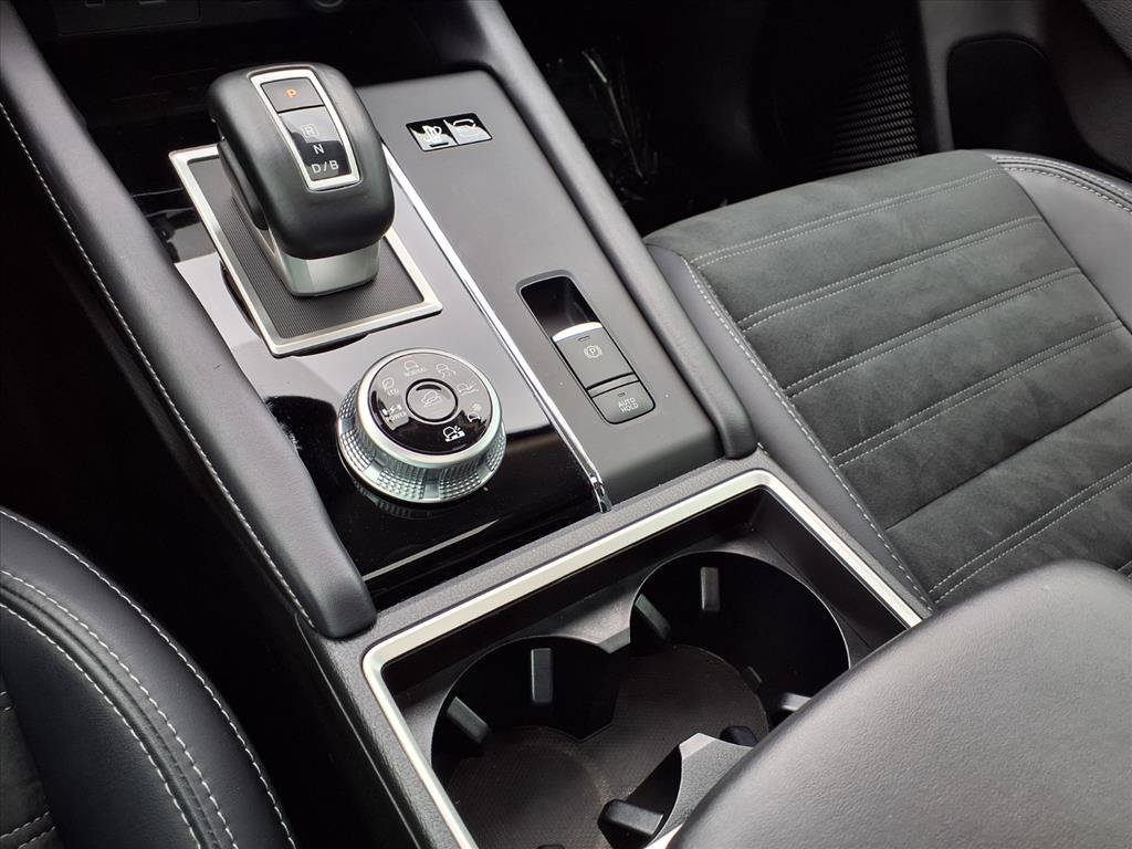 Used 2025 Mitsubishi Outlander 4WD Plug-In Hybrid image 22