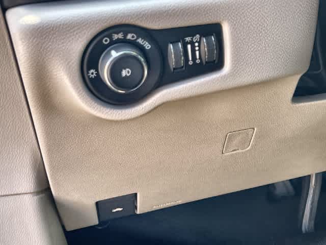 Used 2020 Chrysler Pacifica Touring-L FWD image 29