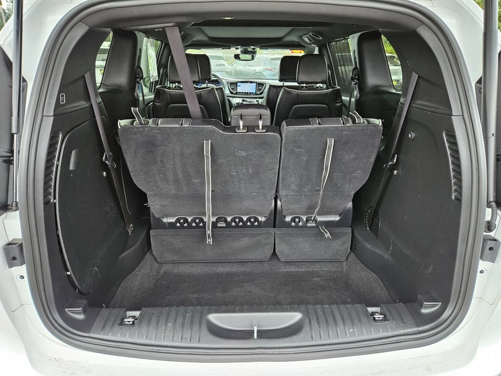 Used 2025 Chrysler Pacifica Limited FWD image 13