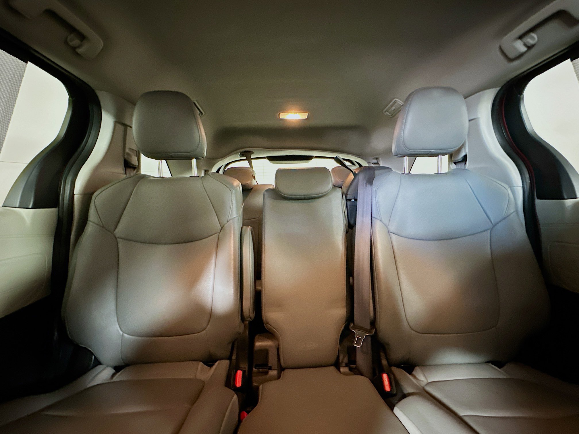 Used 2024 Toyota Sienna XLE FWD image 30