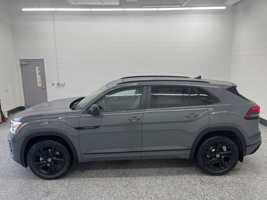 New 2026 Volkswagen Atlas Cross Sport SEL R-Line image 2