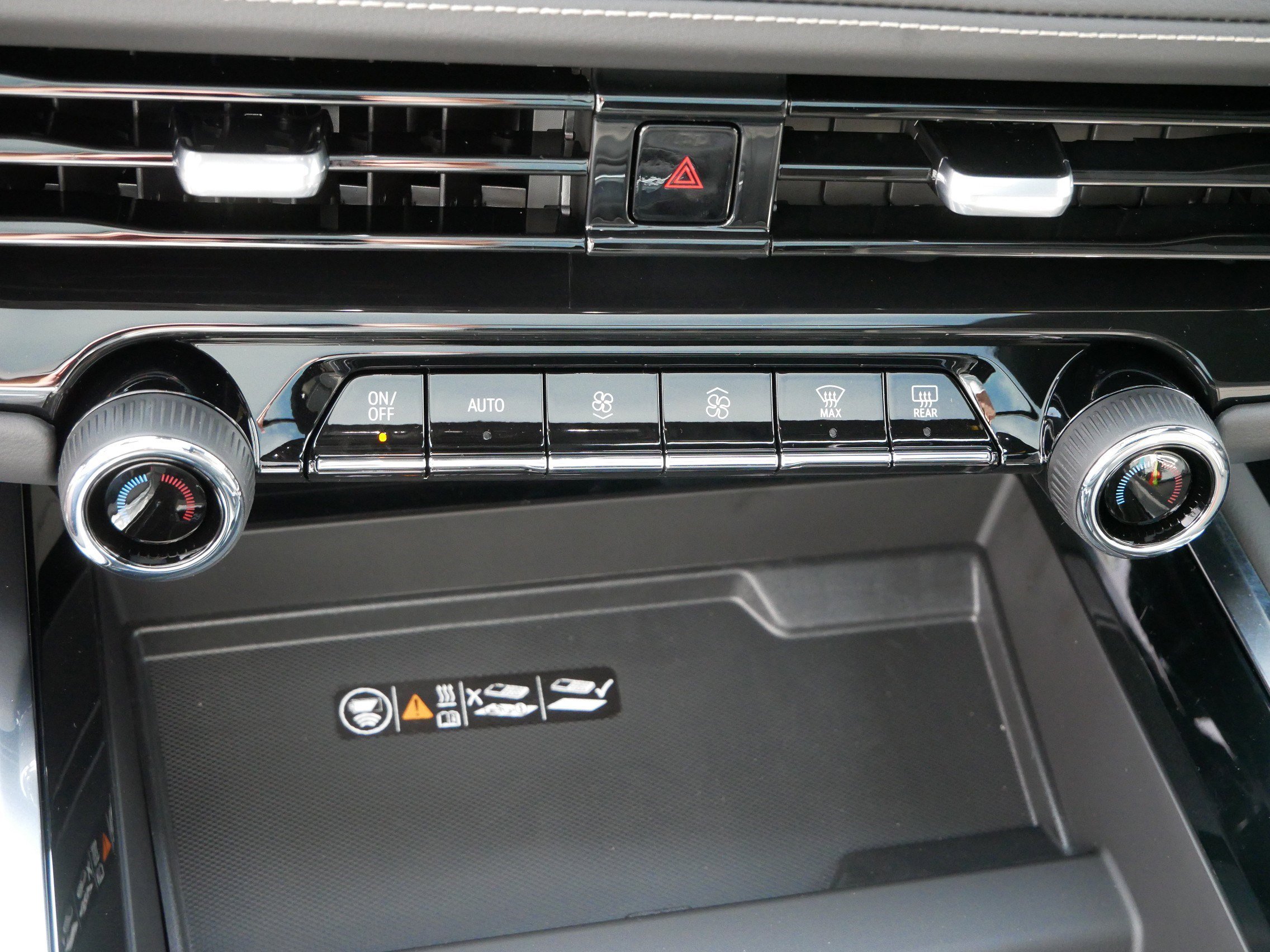 New 2025 Chevrolet Suburban Premier image 24