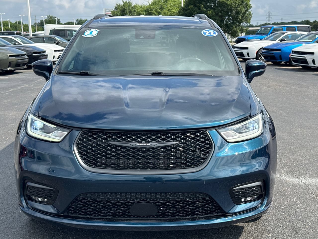 Used 2022 Chrysler Pacifica Touring-L w/ S Appearance Package FWD image 8