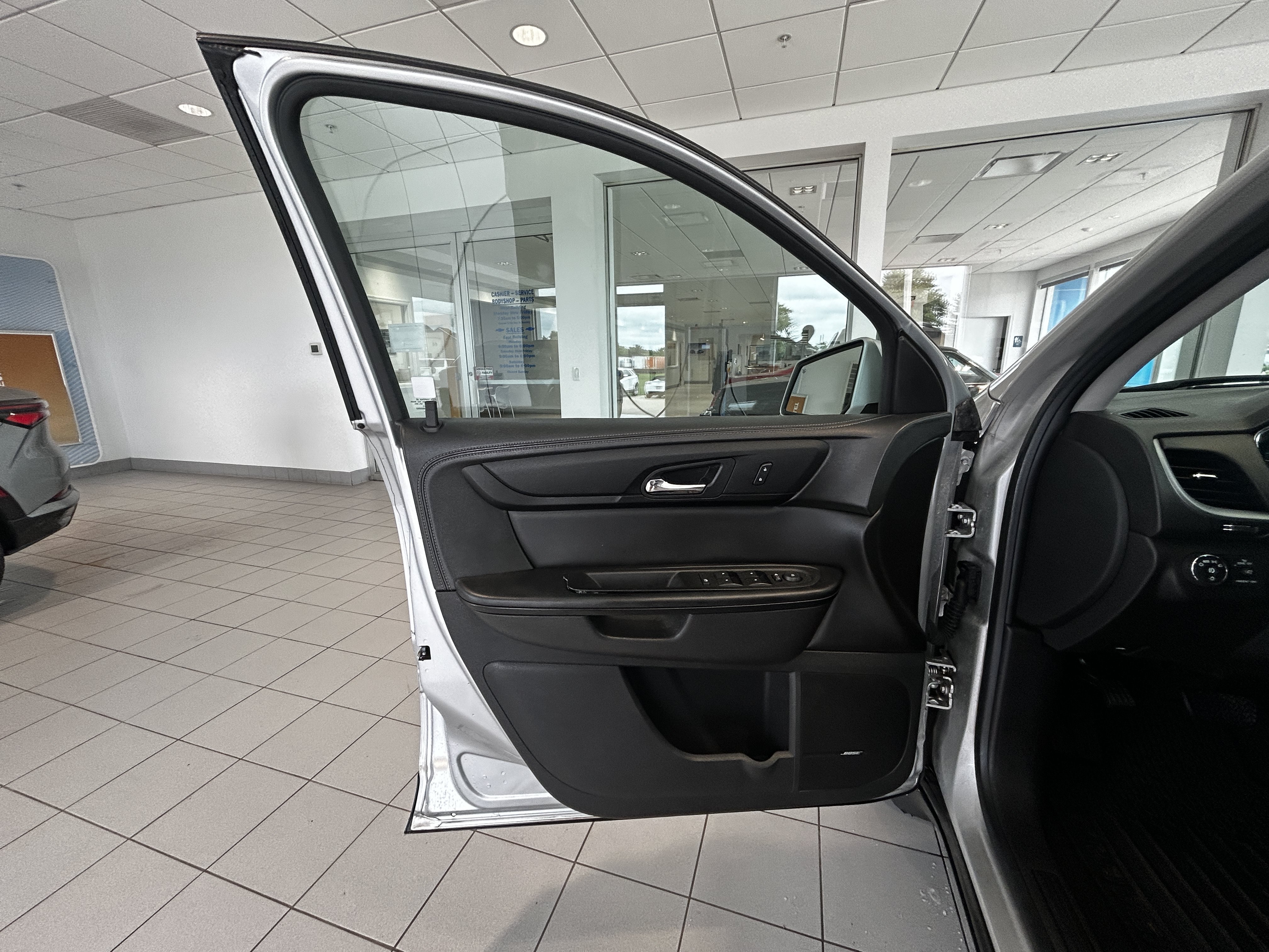 Used 2015 Chevrolet Traverse LT FWD image 10