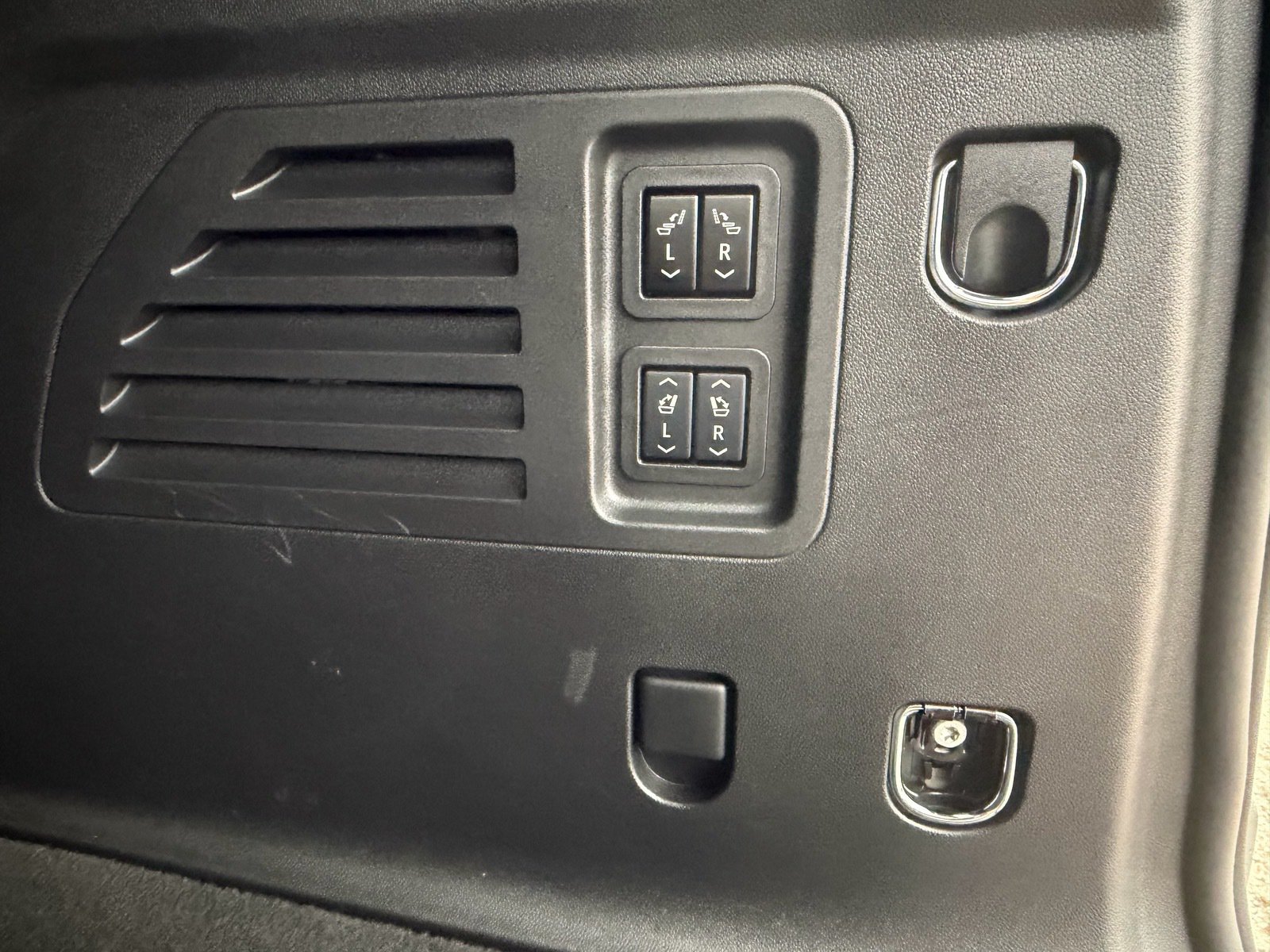 Used 2024 GMC Acadia Denali FWD image 17
