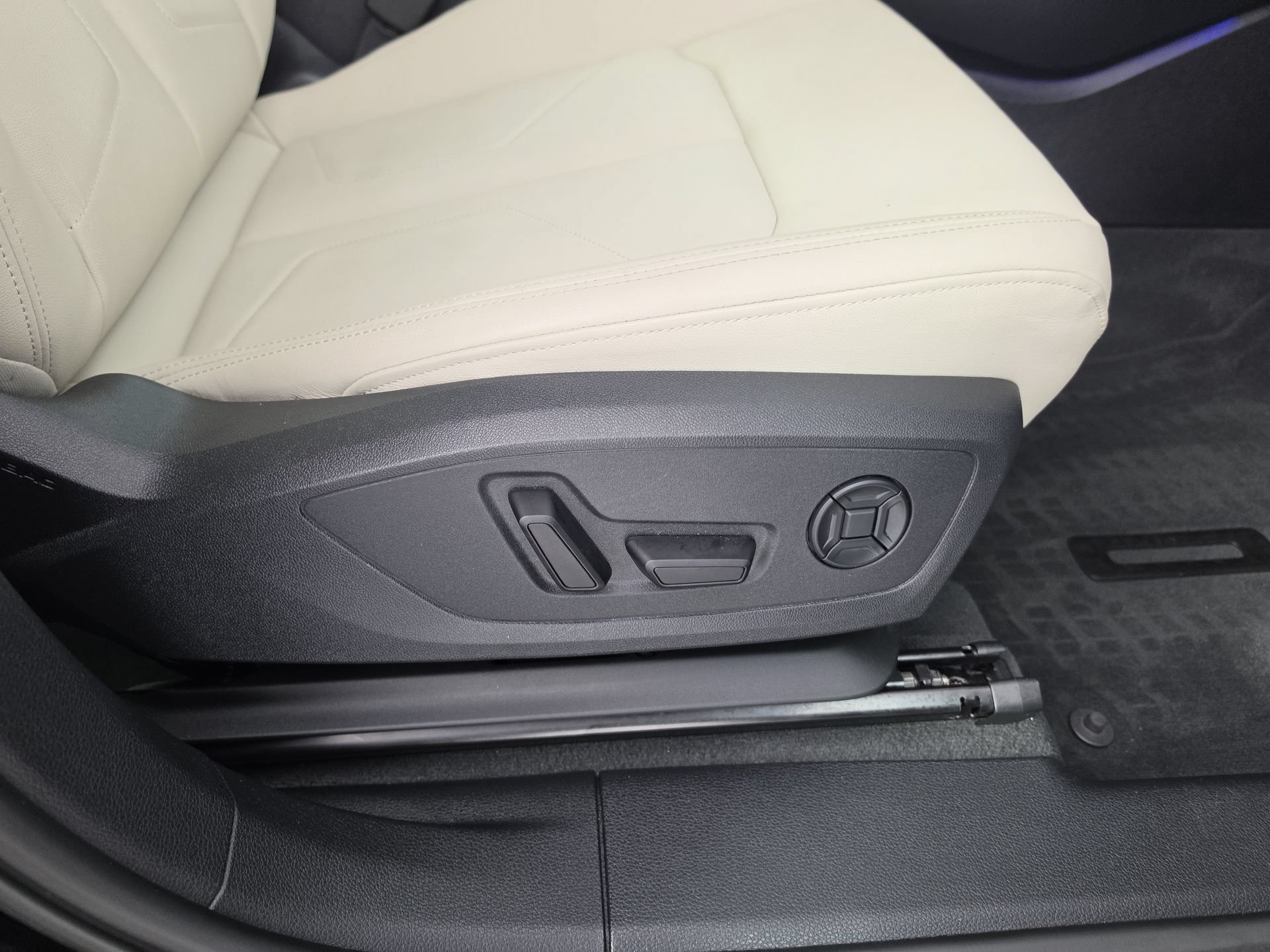 Certified 2024 Audi Q3 2.0T Premium Plus AWD/4WD image 35