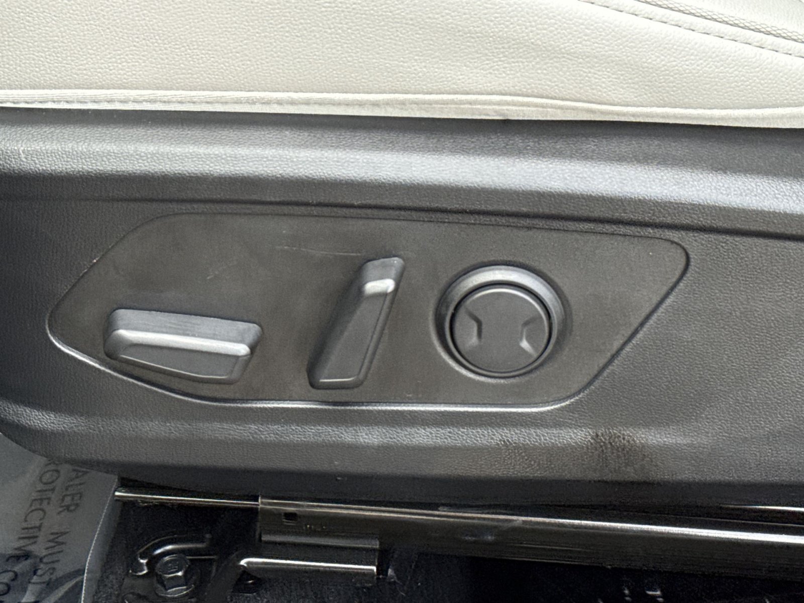 Certified 2025 Hyundai Tucson Limited AWD/4WD image 14