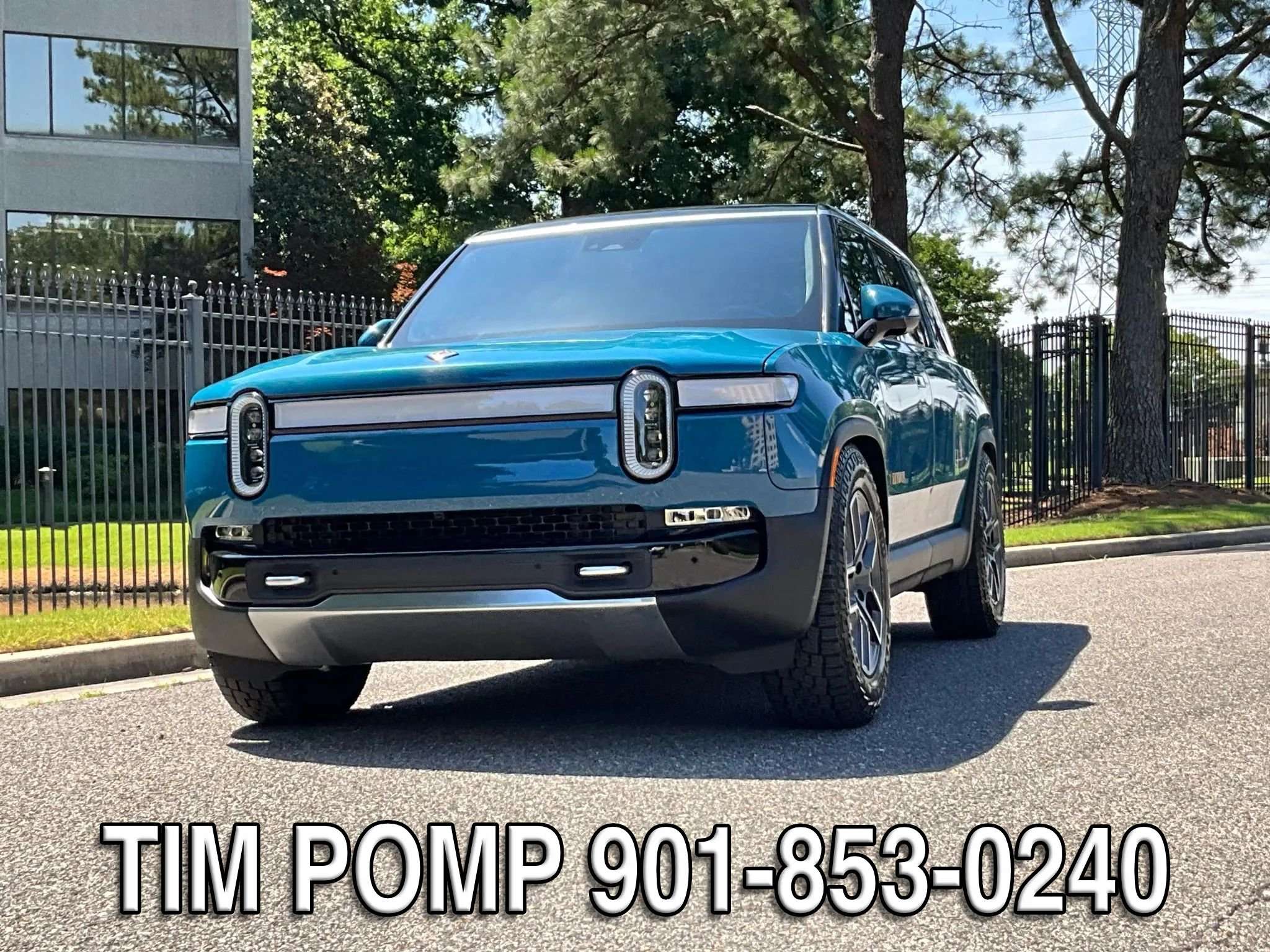 Used 2023 Rivian R1S Adventure AWD/4WD image 3
