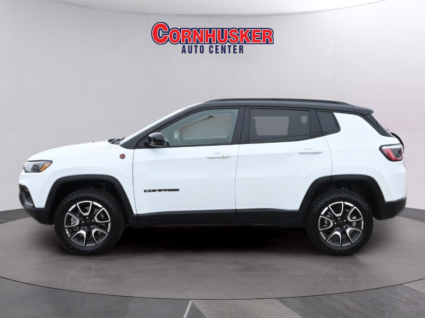 Used 2024 Jeep Compass Trailhawk image 4