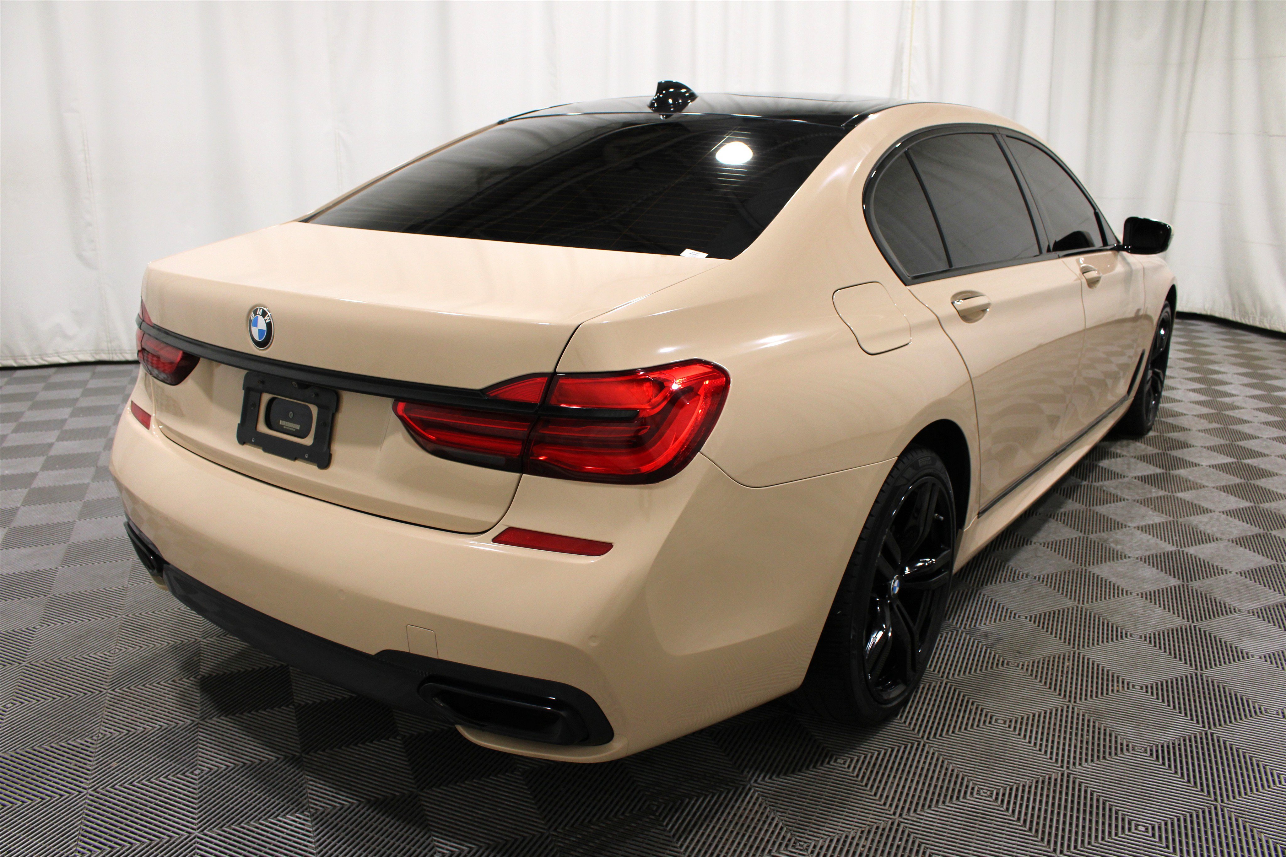 Used 2019 BMW 750i xDrive w/ M Sport Package AWD/4WD image 32
