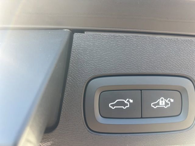 Used 2023 Volvo XC60 B5 Ultimate w/ Climate Package image 27