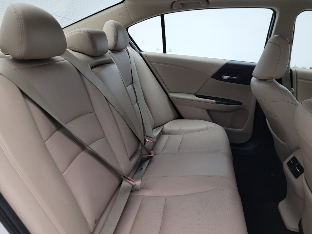 Used 2017 Honda Accord Touring image 19