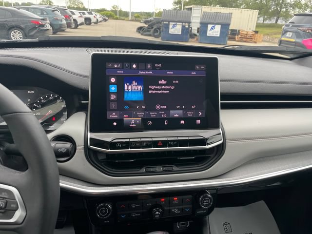 Used 2023 Jeep Compass Limited AWD/4WD image 12