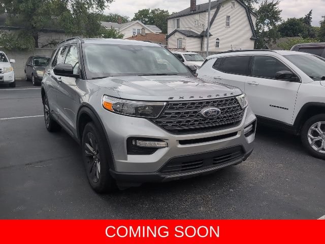 Used 2024 Ford Explorer XLT w/ Equipment Group 202A AWD/4WD image 1