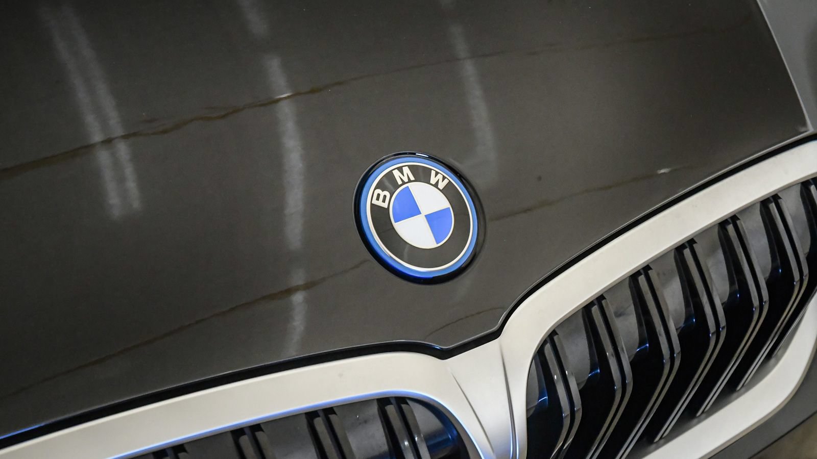 Used 2024 BMW 330e w/ Convenience Package RWD image 7