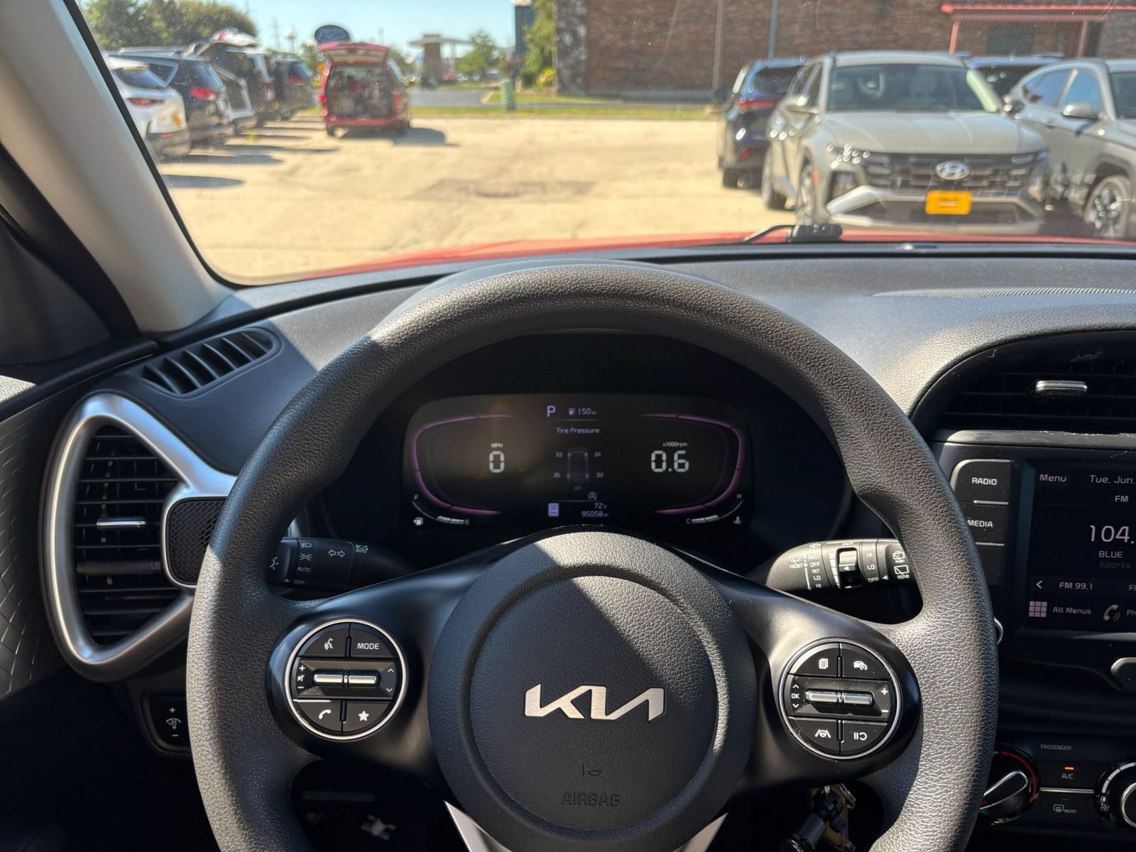 Used 2024 Kia Soul LX w/ Option Group 015 FWD image 32