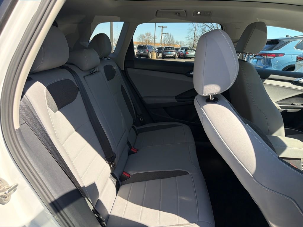 Used 2024 Volkswagen Taos SE image 25